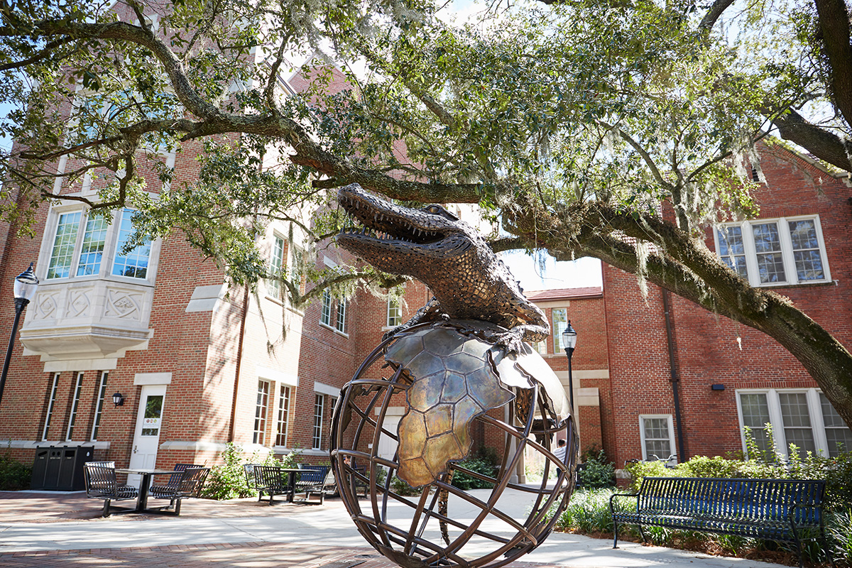 A statue of a gator outside of Warrington College of Business
